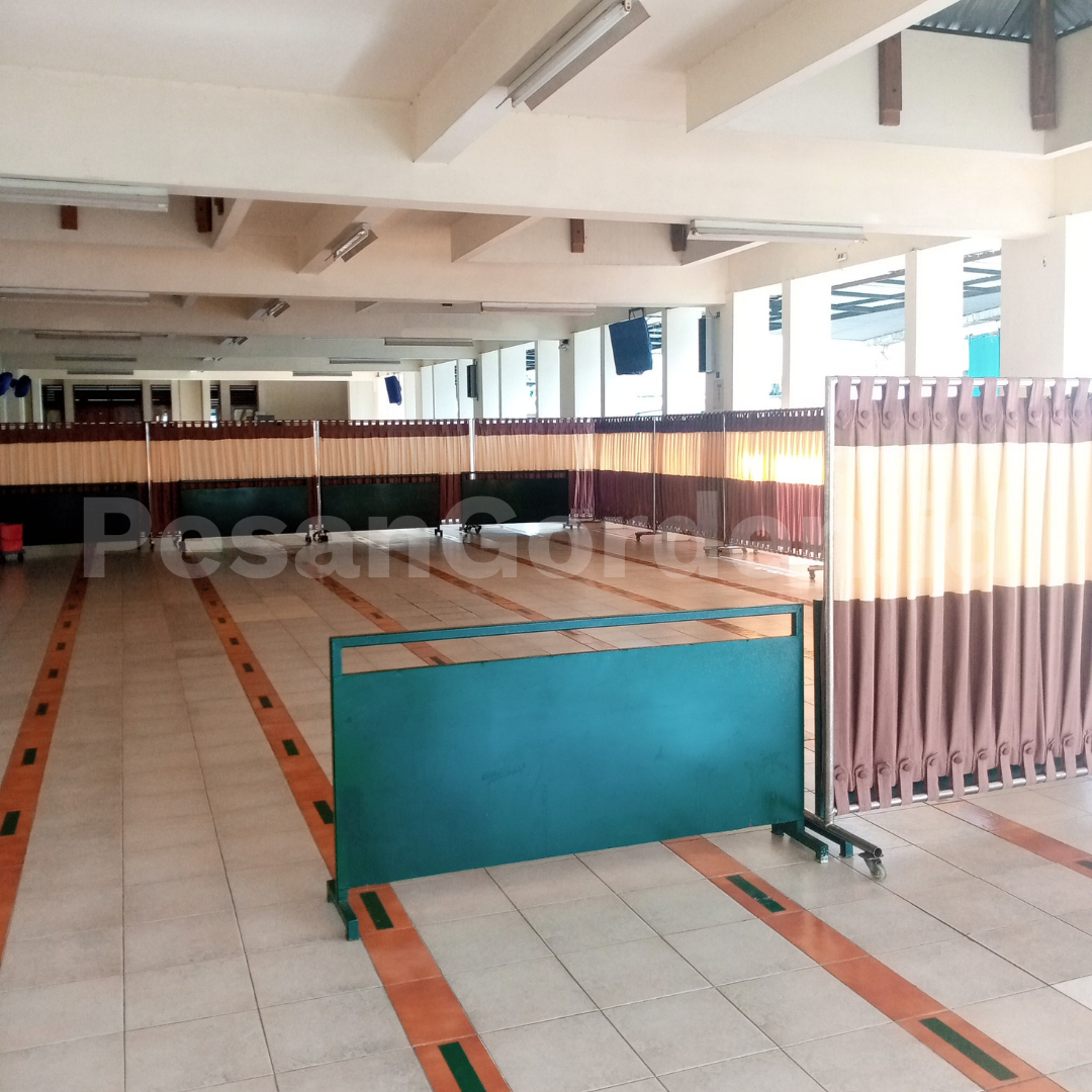 Gorden pembatas masjid